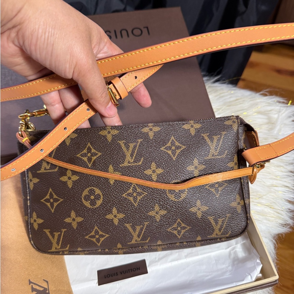 Louis Vuitton Pochette Accesory Wrislet Pouch PVC leather w/ Box w/ Extra strap